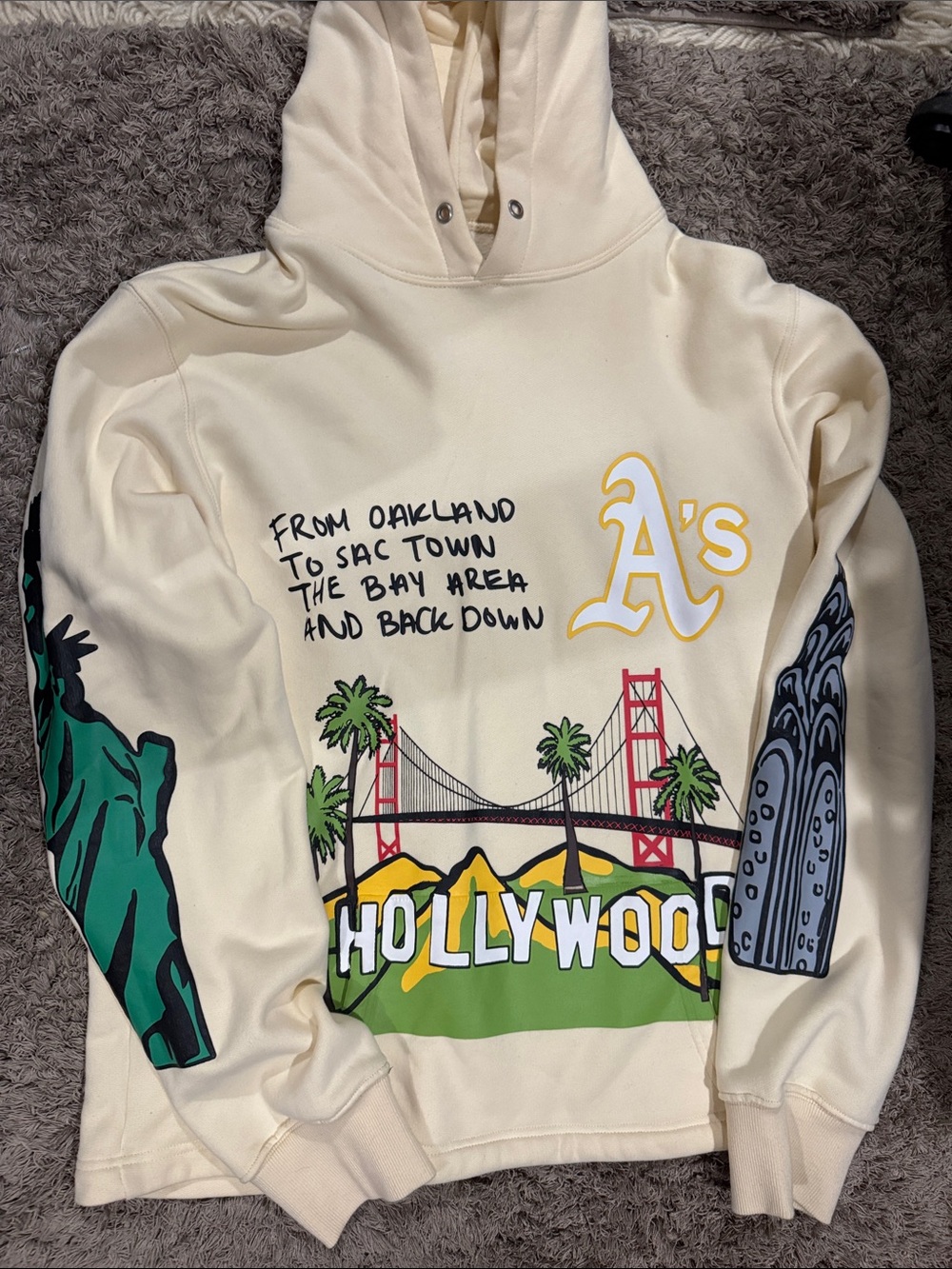 Homme + femme Oakland A's Graphic Cream Hoodie with Bay Area Print cropped fit